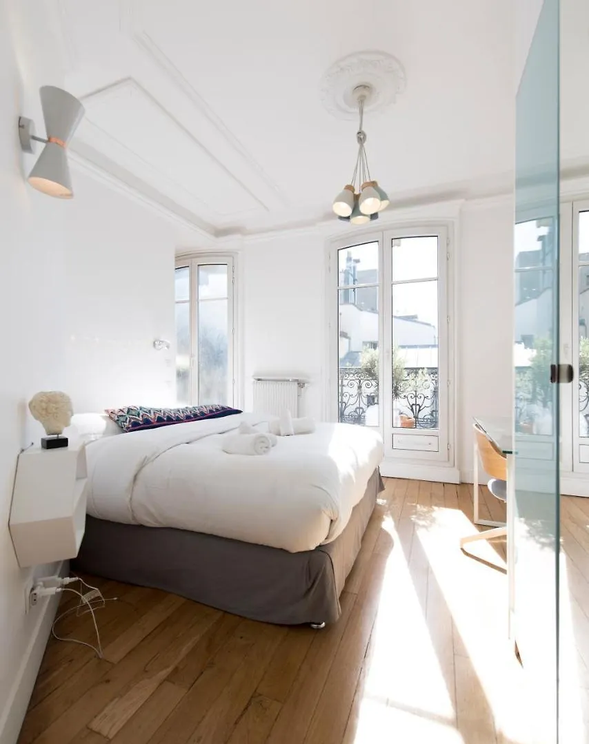 Veeve - By The Palais Royal Apartment Paris France