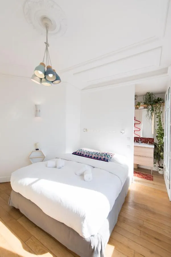 Veeve - By The Palais Royal Apartment Paris